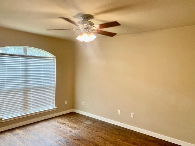 Building Photo - New Wood Floors!