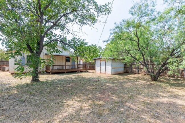 Building Photo - 2233 Fannin St