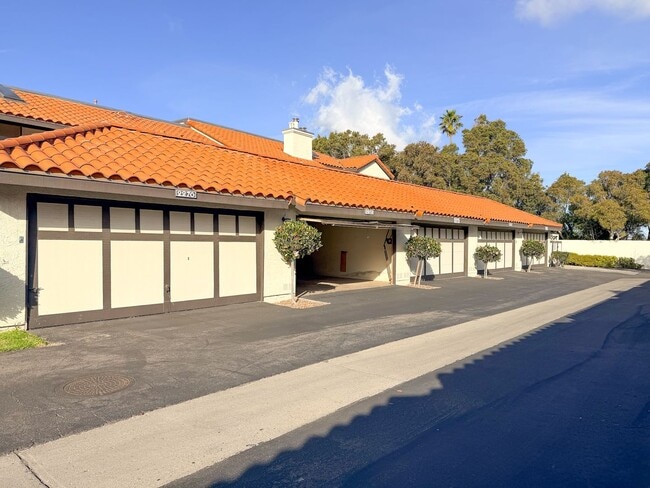 Building Photo - 2262 Martinique Ln