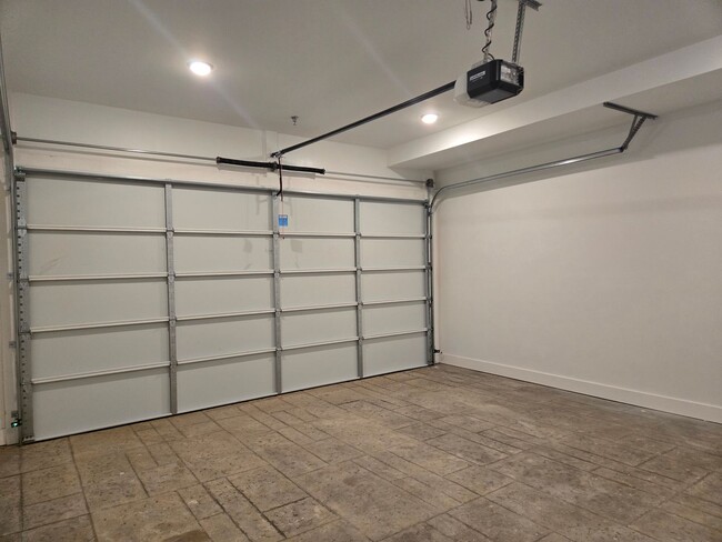 Building Photo - $1600 per bedroom. Brand new and waiting f...