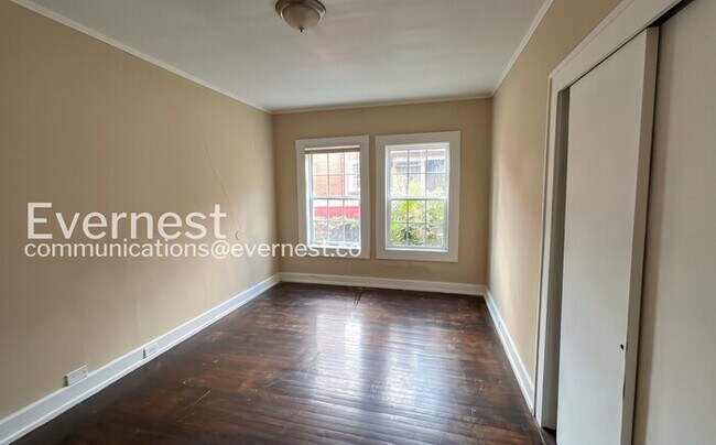 Building Photo - 3 Bed, 1 Bath Home with Fenced Yard / Pet-Friendly / Available Now!