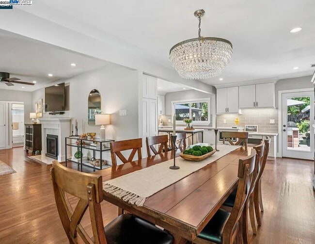 Building Photo - 161 Maiden Ln