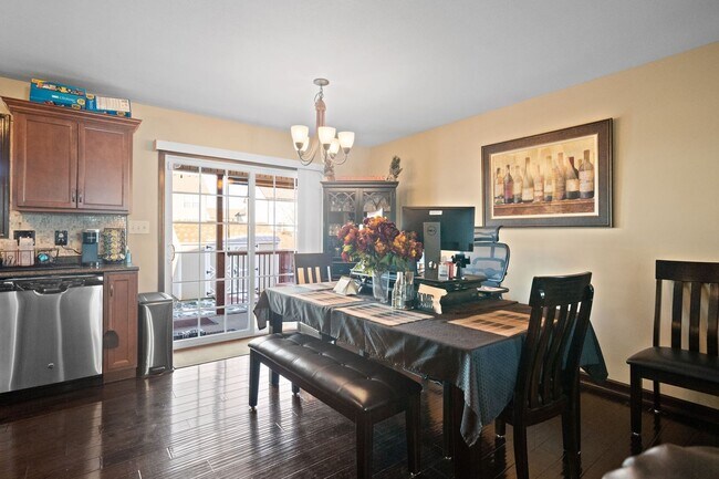 Building Photo - Nice Home in Peach Tree Subdivision Waiting for you to Call home TODAY