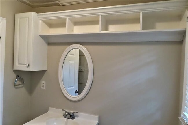 Building Photo - 2205 Loring Ct