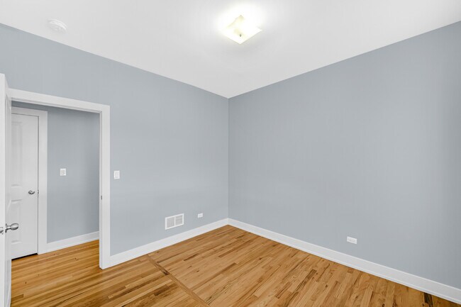 Building Photo - 6024 S Eberhart Ave