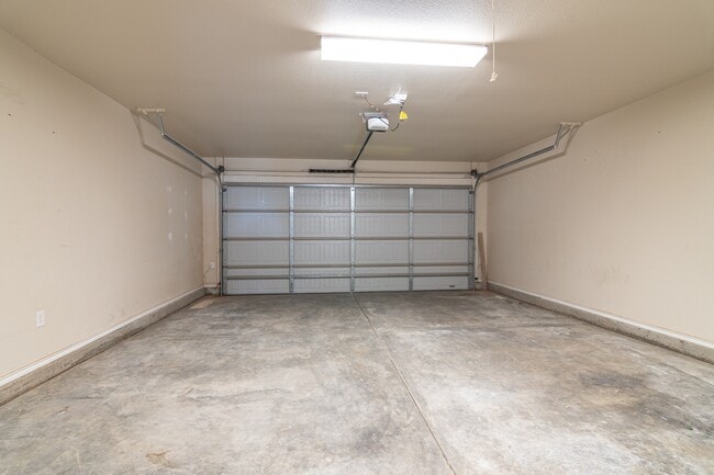 Building Photo - 6719 Yellow Rose Ct