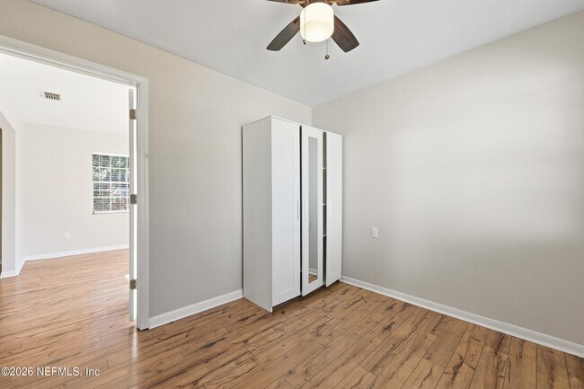 Building Photo - 335 Palos Ct