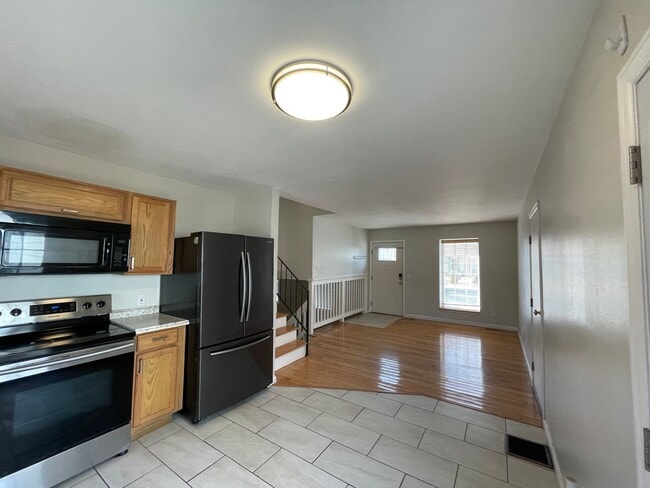 Building Photo - 2406 Bowen St