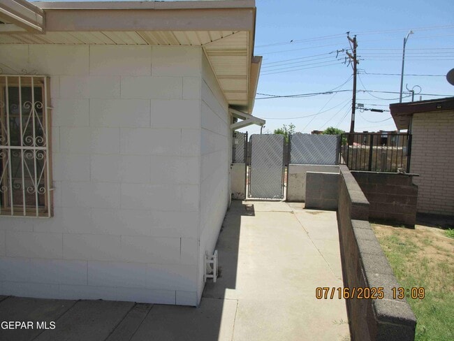 Building Photo - 6540 Cheyenne Trail