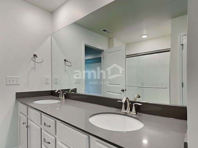 Building Photo - 605 Rivermist Dr
