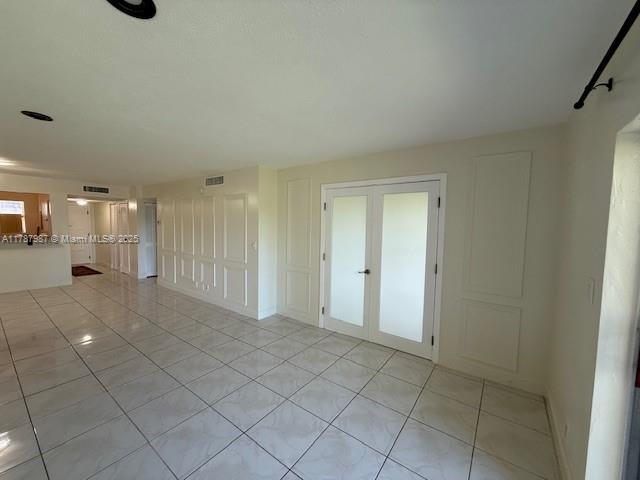 Building Photo - 6101 N Falls Cir Dr