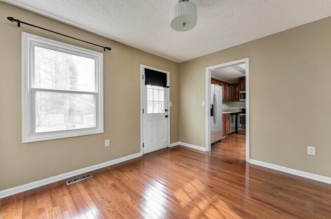 Building Photo - 127 Suffolk Dr