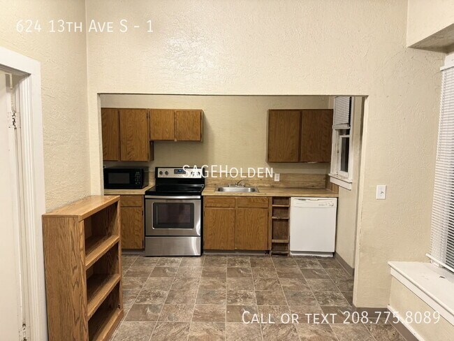 Building Photo - 624 13th Ave S