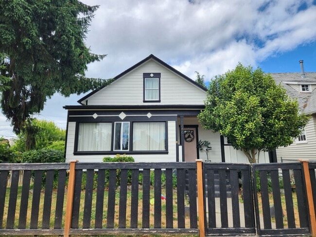 Primary Photo - Victorian Style Home Rent Ready!!