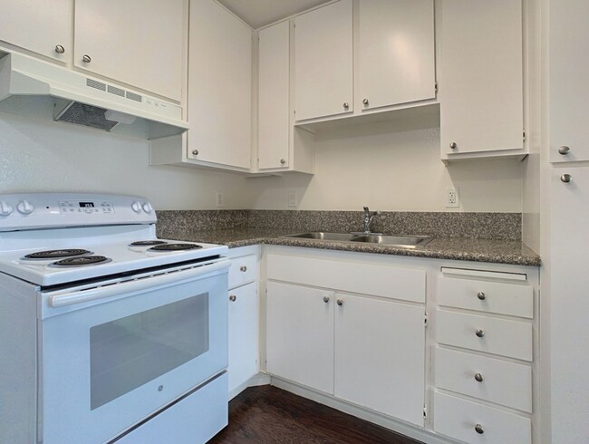 Building Photo - 1 Bedroom, 1 Bath - 55+ Senior Living Community