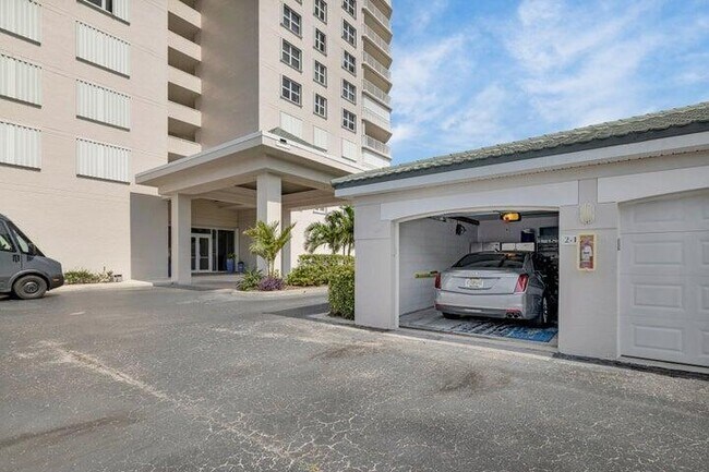 Building Photo - 5049 N Hwy A1A