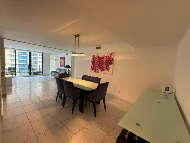 Building Photo - 2301 S Ocean Dr