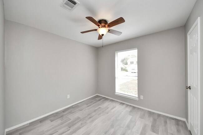 Building Photo - 19734 Oakland Valley Dr