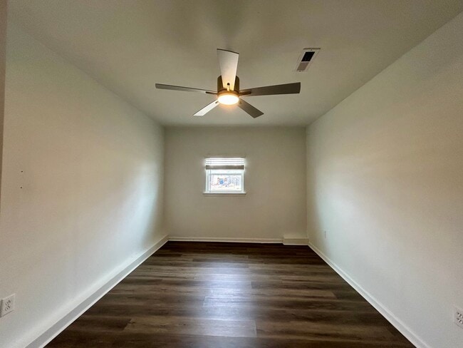 Building Photo - 3001 Guenevere Dr