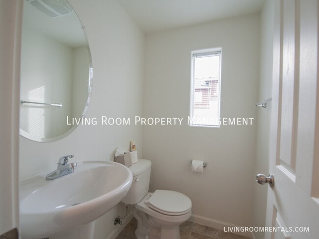 Building Photo - 605 NW 118th Ave