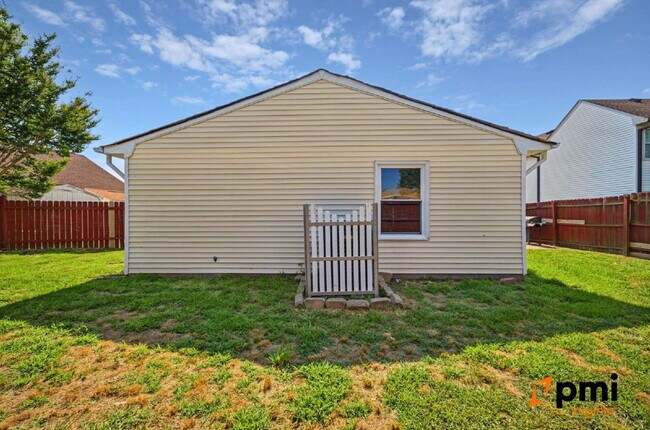 Building Photo - 3 BEDROOM 2 BATH W/GARAGE IN VIRGINIA BEACH PETS ALLOWED