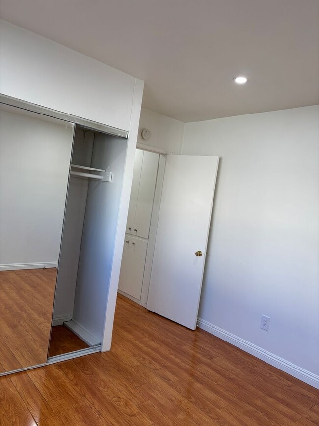 Building Photo - 1111 Tyler St