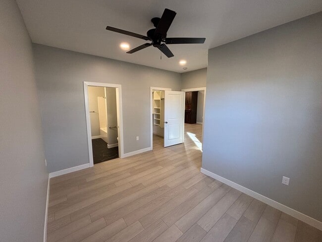 Building Photo - Stunning New Build in Central Manhattan! Available NOW!