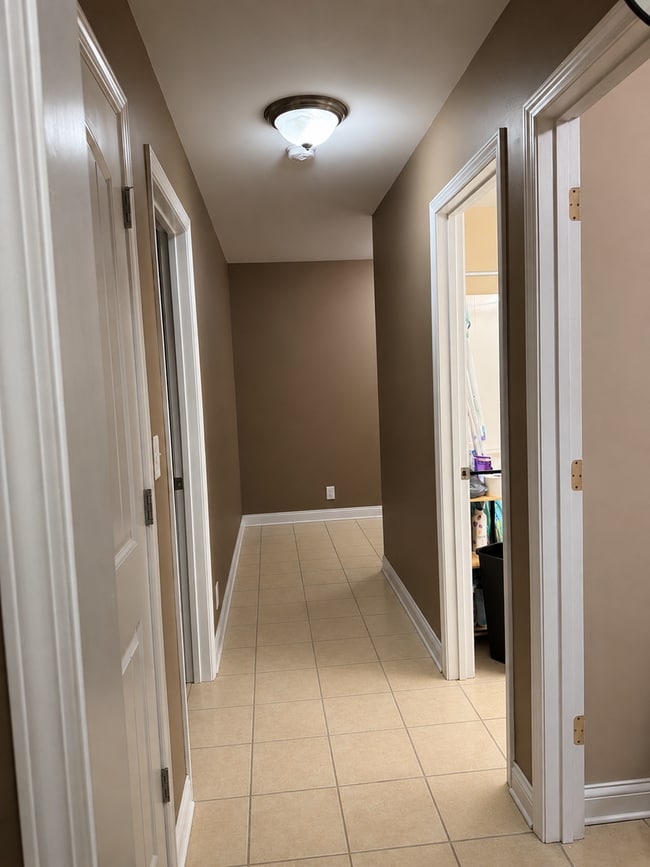 Building Photo - *** Move-in SPECIAL - $2395.00 ***