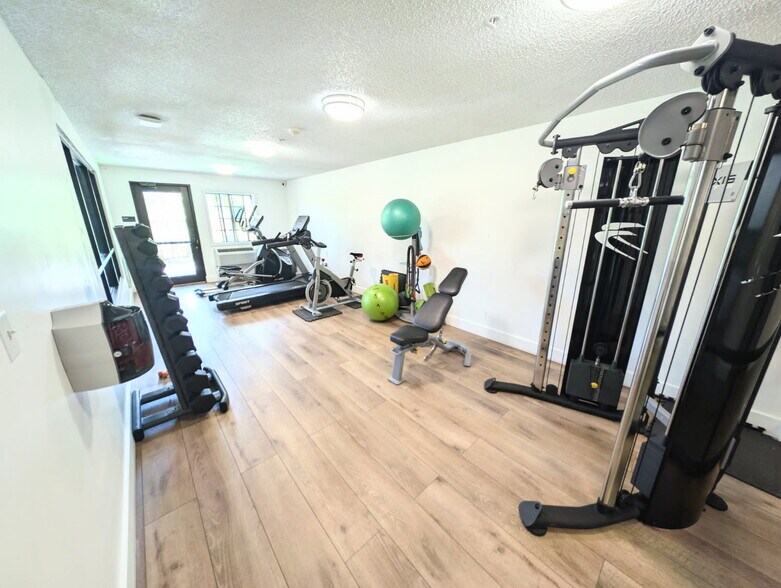 Fitness Center - Oxbow Apartments