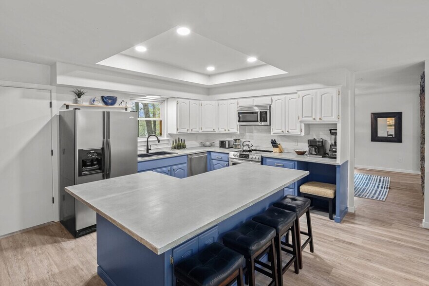 Building Photo - 16 Brompton Ln