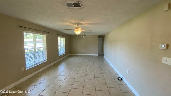 Building Photo - 2125 Emerald Ct