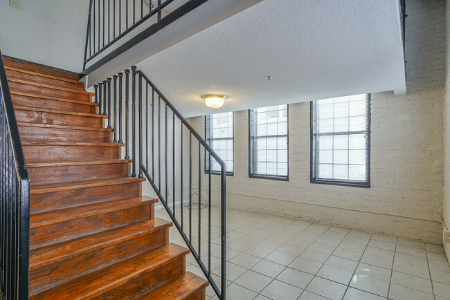 Building Photo - 403 S Roan St