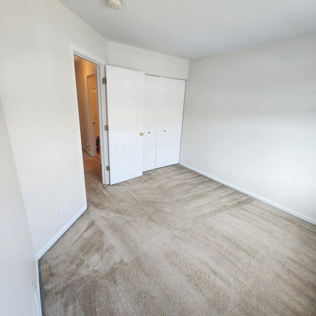 Building Photo - 830 Summit Creek Dr