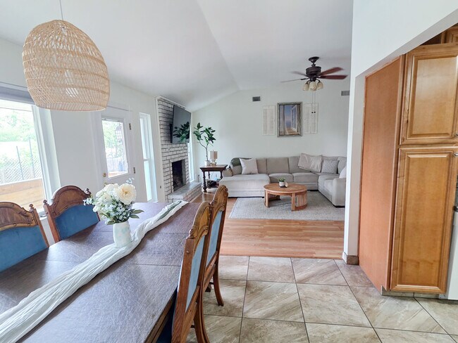 Building Photo - 4305 Temple Hill