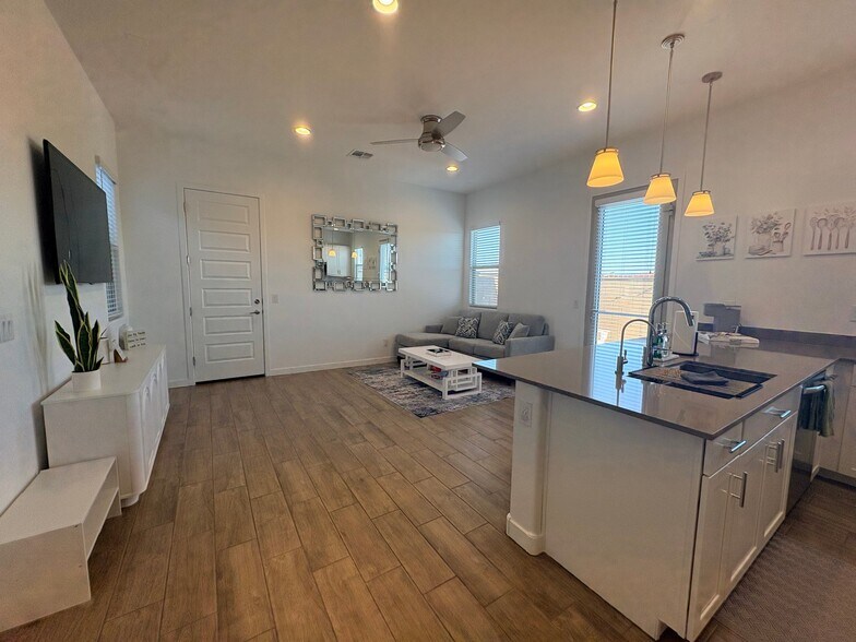 Building Photo - 456 S Jacana Ln