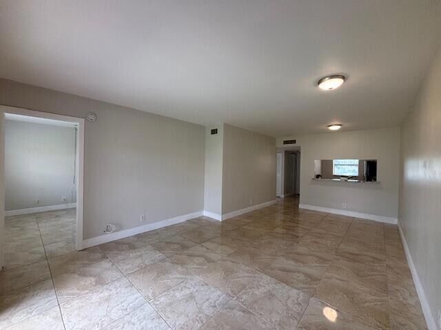 Building Photo - 6748 Palmetto Cir S