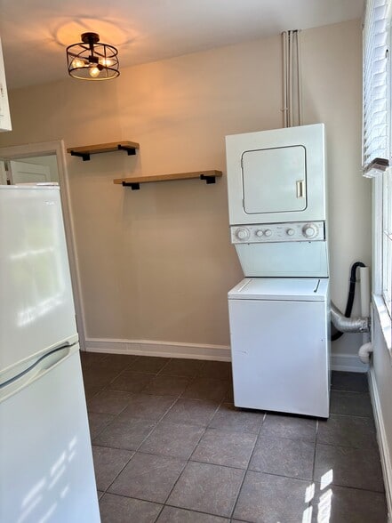 Building Photo - 120 Corbin Ave