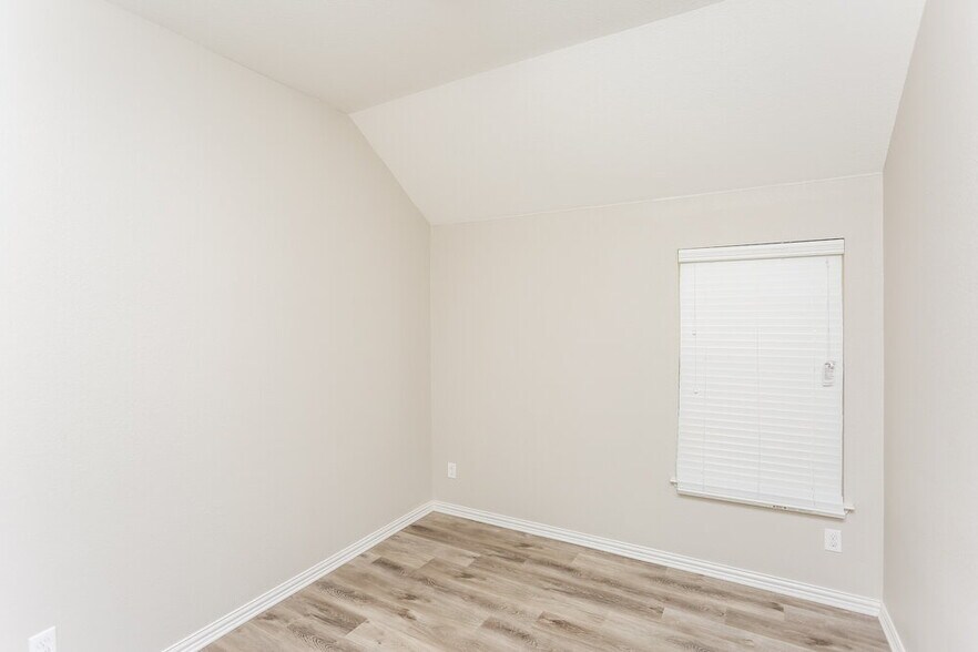 Building Photo - 7413 Errandale Dr