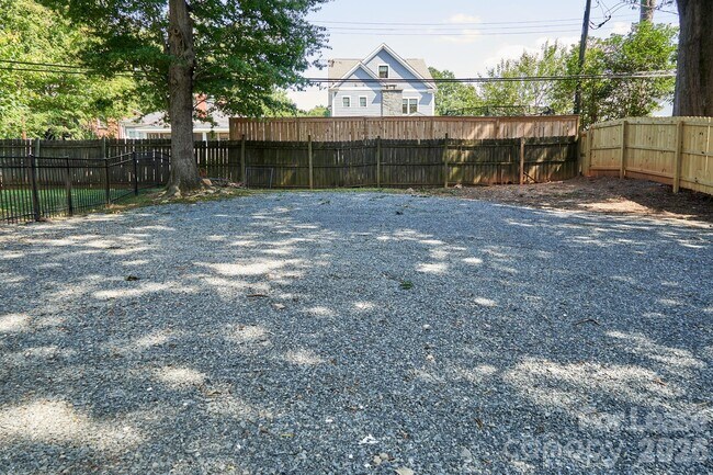 Building Photo - 217 Circle Ave