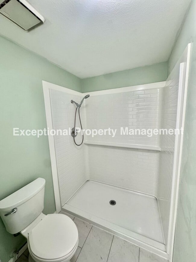 Building Photo - 8419 Cedarwood Ln