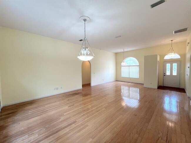 Building Photo - 87 Rose Dr