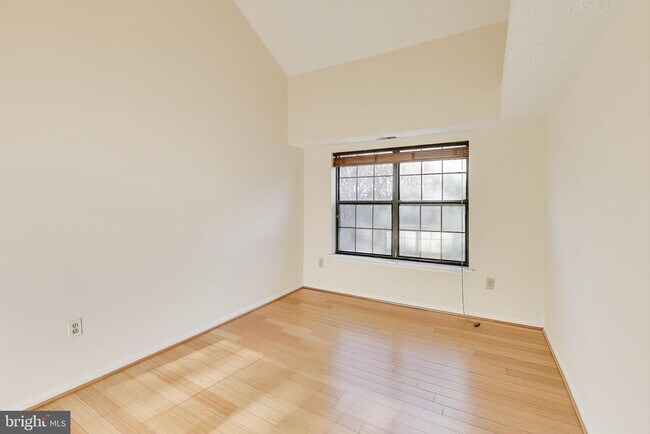 Building Photo - 1639 Carriage House Terrace