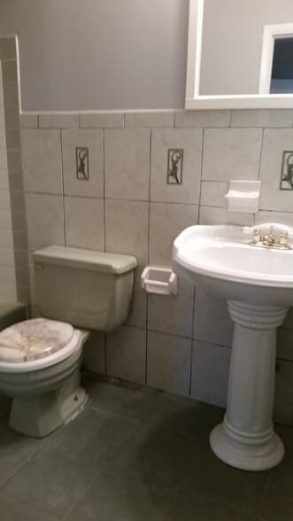 Building Photo - 108B Chaucer Rd