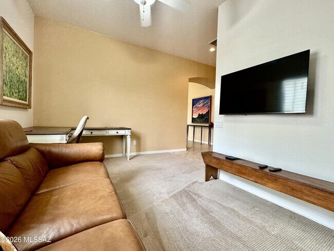 Building Photo - 909 W Leatherleaf Dr