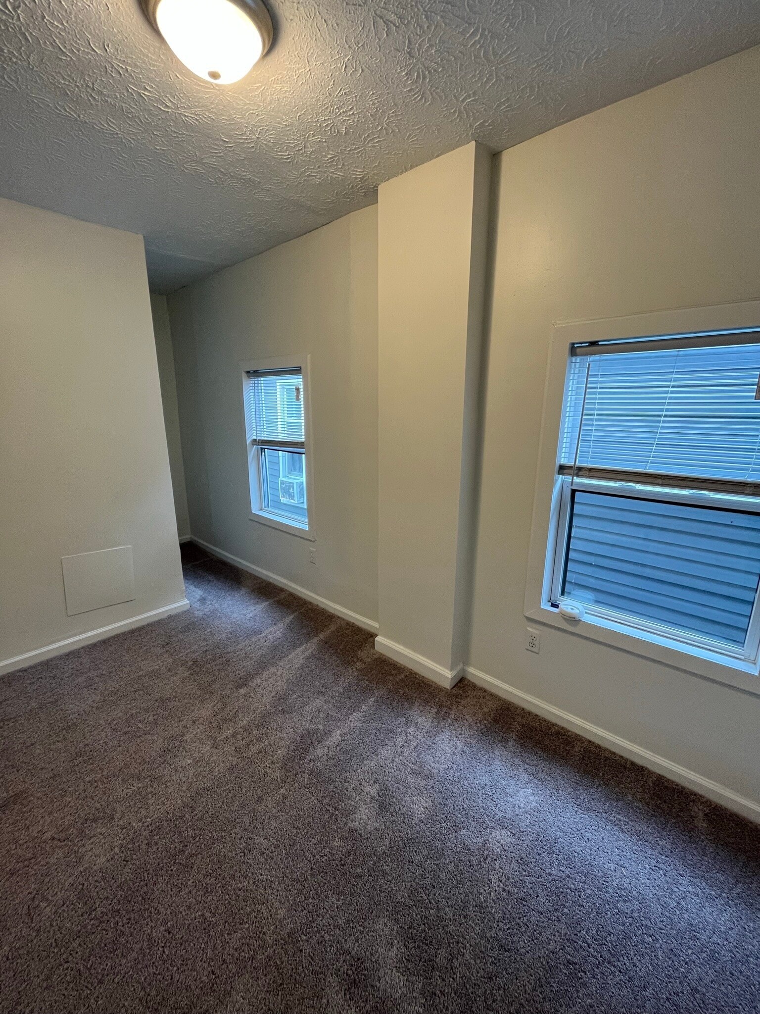 Building Photo - 565 E Deshler Ave