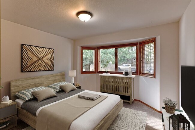 Building Photo - Versatile 3-Bedroom Silver Lake Home with ...