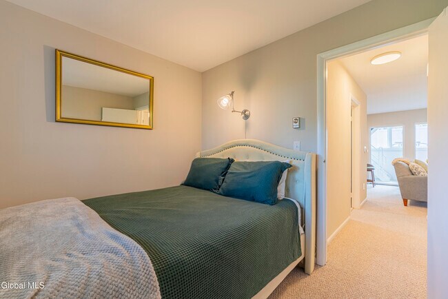 Building Photo - 28 White St