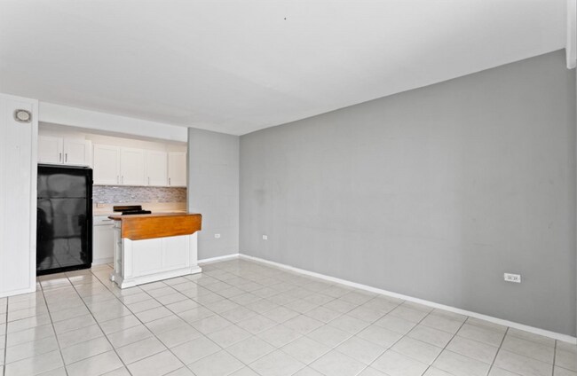 Building Photo - The Townhouse 1 Bed, 1 Bath, 1 Covered Parking with A/C