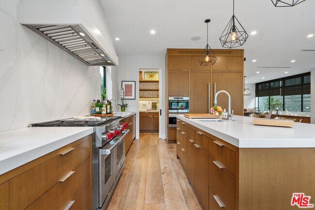 Building Photo - 2230 Malcolm Ave