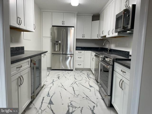 Building Photo - 205 Yoakum Pkwy